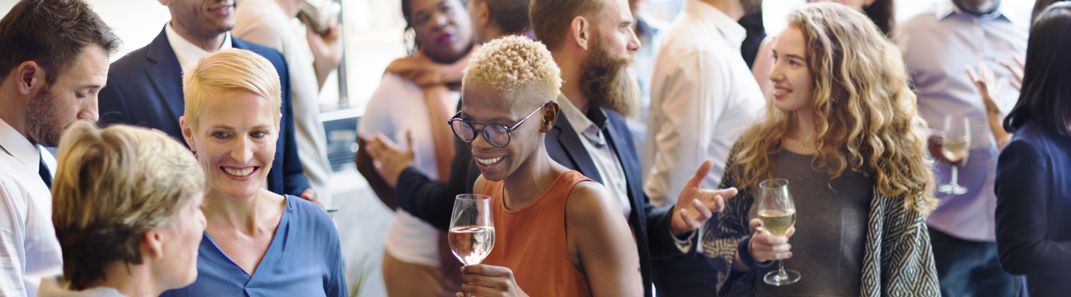 Cosa portare a un evento di networking Cosa portare a un evento di networking